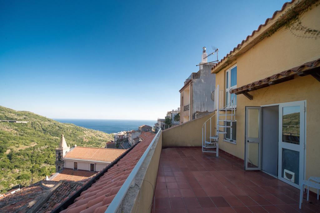 The Clock Houses Borgo Gallodoro Letojanni Exterior photo