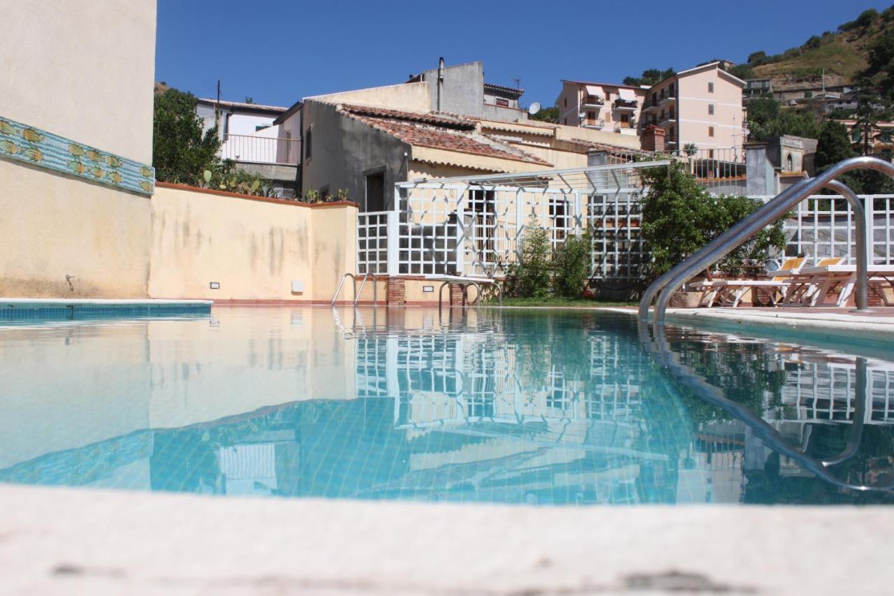 The Clock Houses Borgo Gallodoro Letojanni Exterior photo